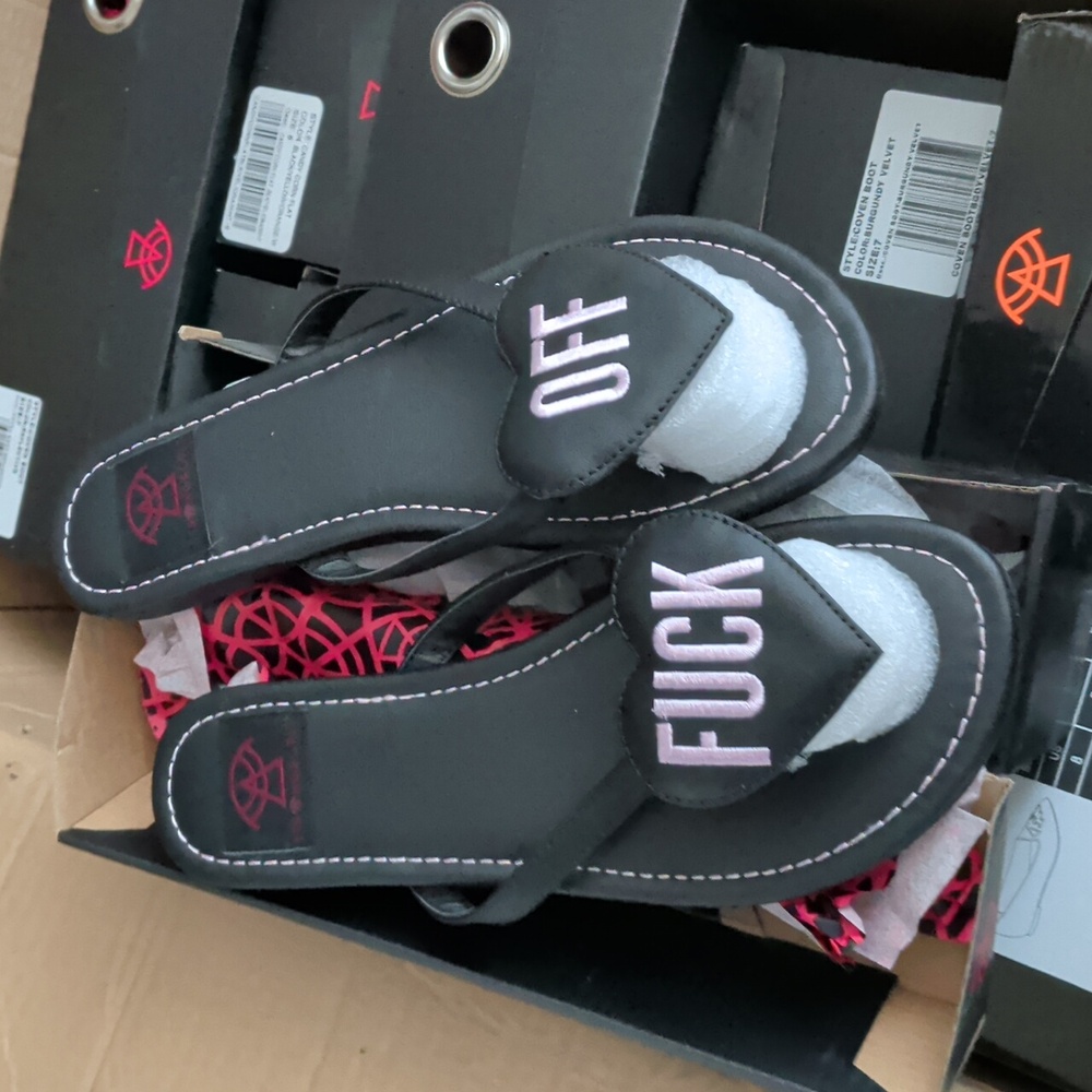 🆕 Betty F**K OFF Heart Sandals🖤 Strange Cvlt - Picture 4 of 4